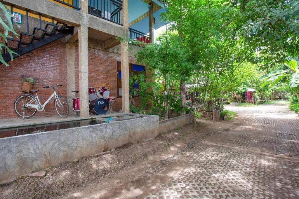Oyo 1155 Bikers House And Enduro Tours Chiang Mai Hotel Kültér fotó